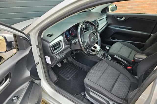 Kia Rio (2019) thumbnail 5