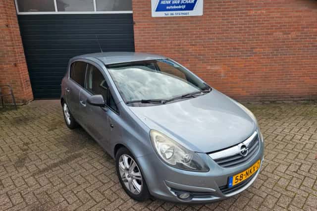 Opel Corsa (2010) thumbnail 2