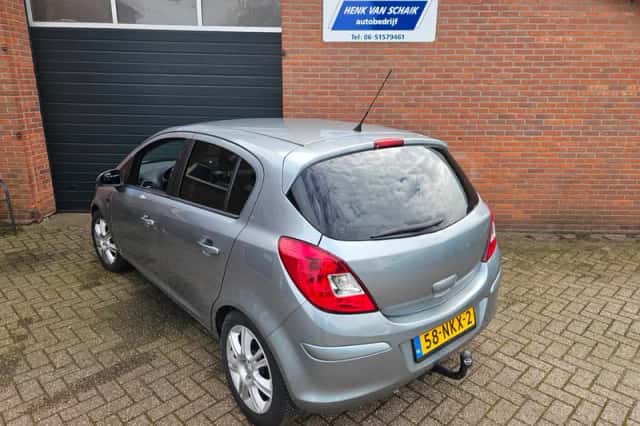 Opel Corsa (2010) thumbnail 3