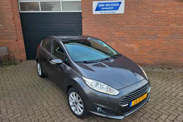 Ford Fiesta (2016) thumbnail 3