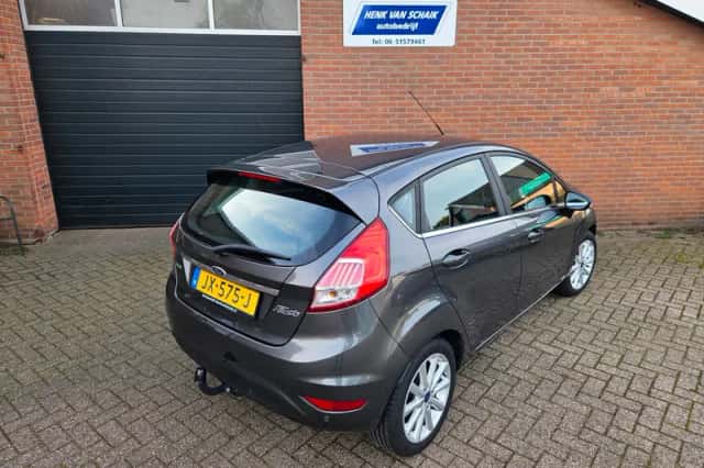 Ford Fiesta (2016) thumbnail 5