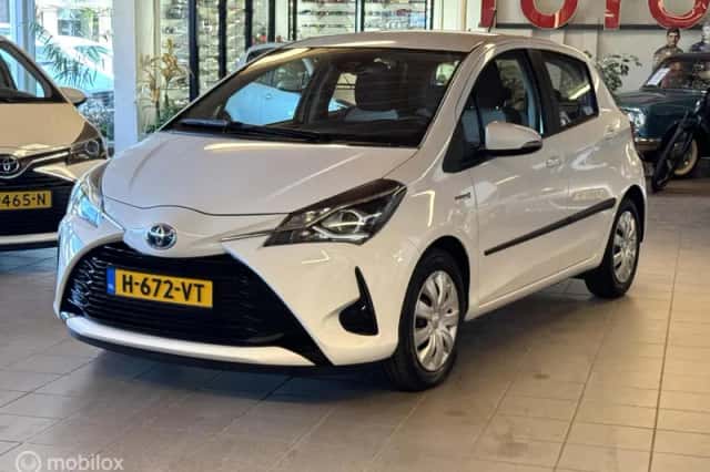 Toyota Yaris (2020) thumbnail 2