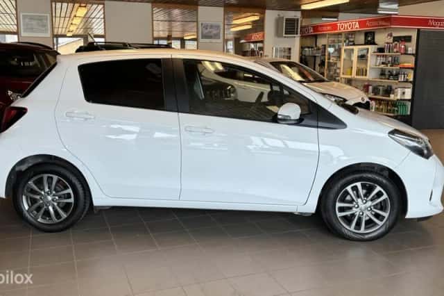 Toyota Yaris (2016) thumbnail 5
