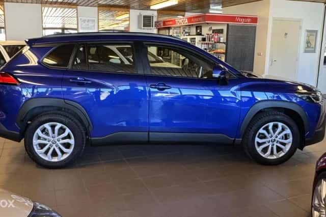 Toyota Corolla Cross (2024) thumbnail 6