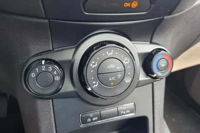 Ford Fiesta (2016) thumbnail 6