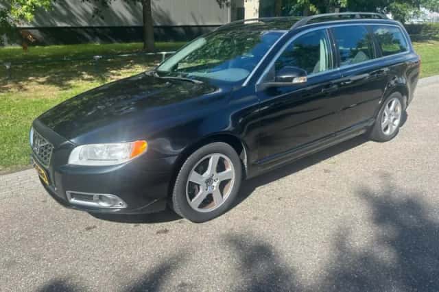 Volvo V70 (2010) thumbnail 1