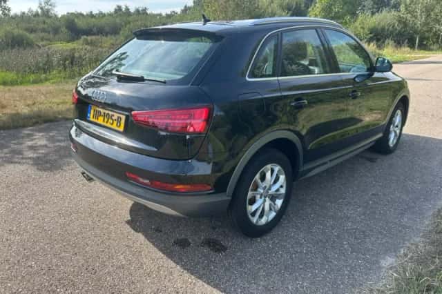 Audi Q3 (2015) thumbnail 3