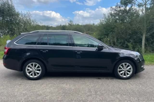Škoda Octavia (2019) thumbnail 2