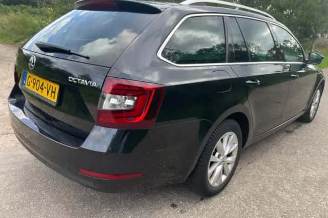 Škoda Octavia (2019) thumbnail 3
