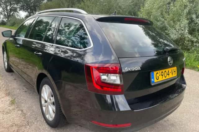 Škoda Octavia (2019) thumbnail 4