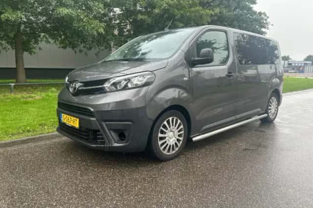 Toyota ProAce Shuttle (2019) thumbnail 1