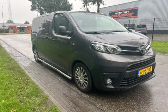 Toyota ProAce Shuttle (2019) thumbnail 2