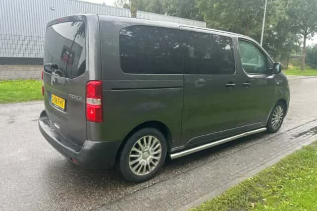 Toyota ProAce Shuttle (2019) thumbnail 3