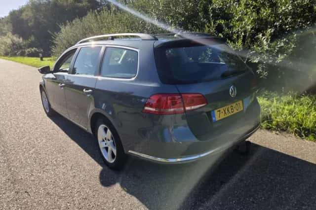 Volkswagen Passat (2014) thumbnail 3