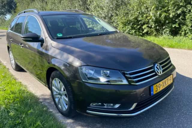 Volkswagen Passat (2012) thumbnail 1