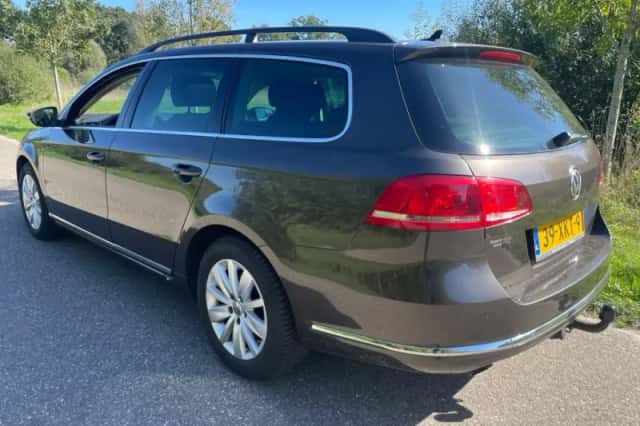 Volkswagen Passat (2012) thumbnail 3