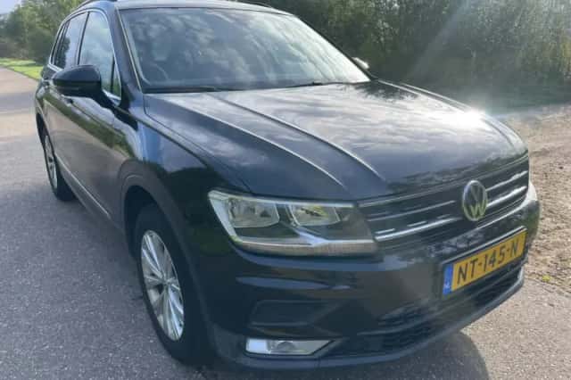 Volkswagen Tiguan (2017) thumbnail 2