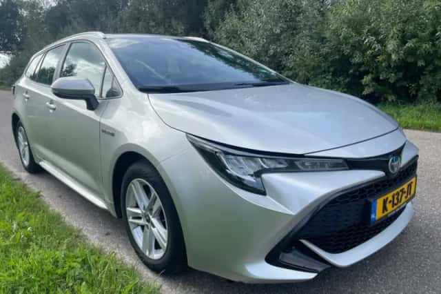 Toyota Corolla (2021) thumbnail 2