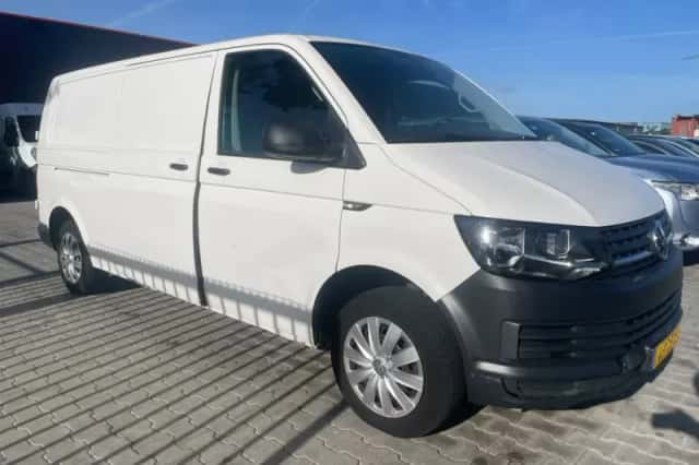Volkswagen Transporter (2017) thumbnail 1