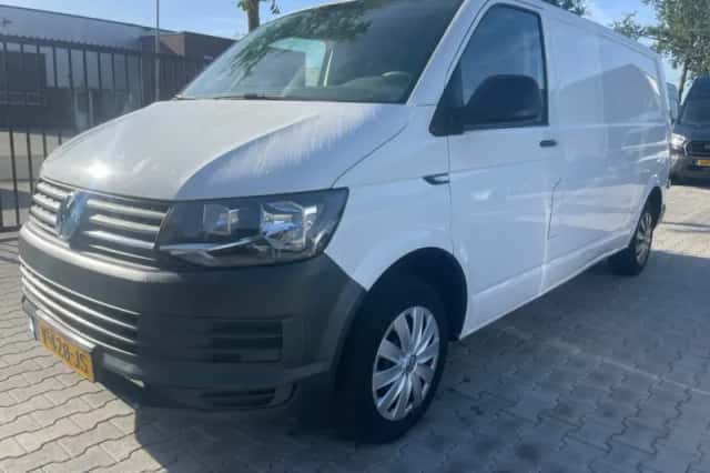 Volkswagen Transporter (2017) thumbnail 2