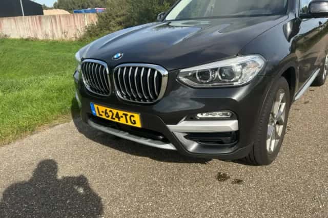 BMW X3 (2018) thumbnail 2