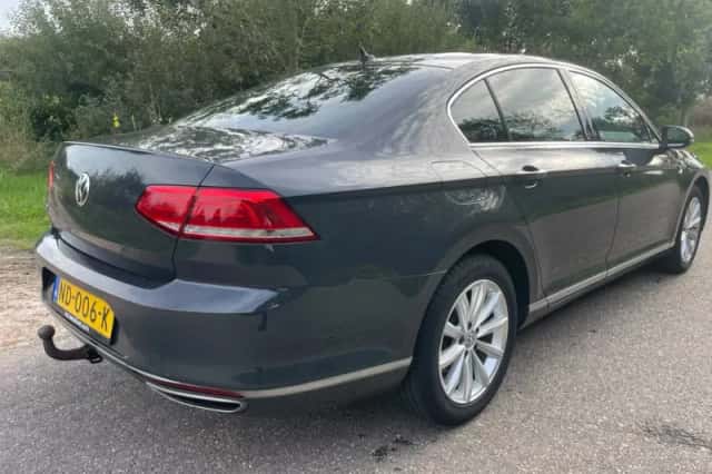 Volkswagen Passat (2016) thumbnail 3