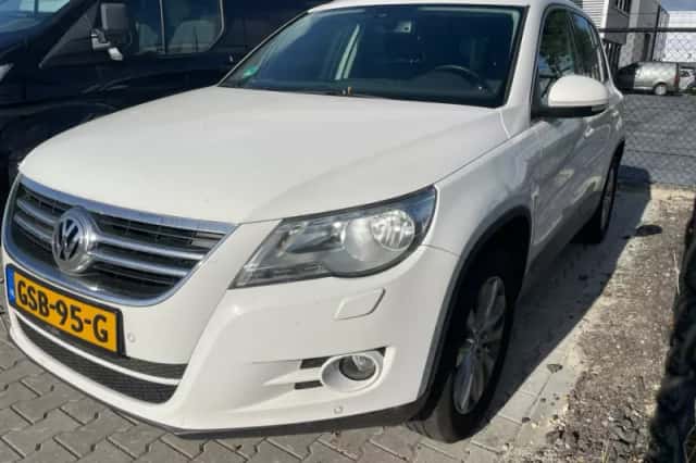 Volkswagen Tiguan (2010) thumbnail 1