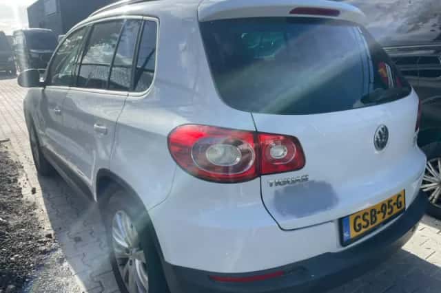 Volkswagen Tiguan (2010) thumbnail 4