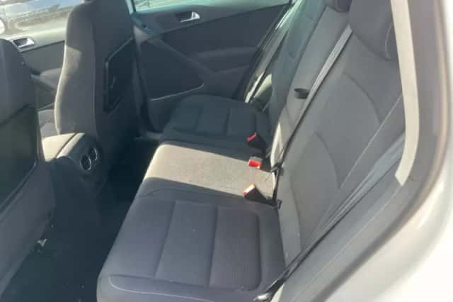 Volkswagen Tiguan (2010) thumbnail 5