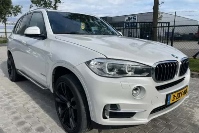 BMW X5 (2013) thumbnail 2