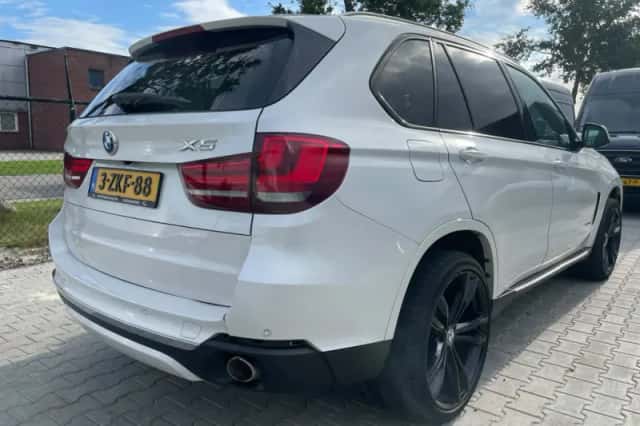 BMW X5 (2013) thumbnail 3