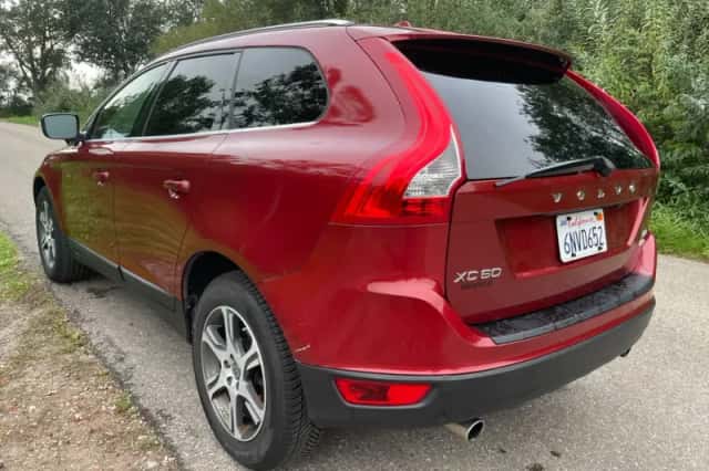 Volvo XC60 (2011) thumbnail 2