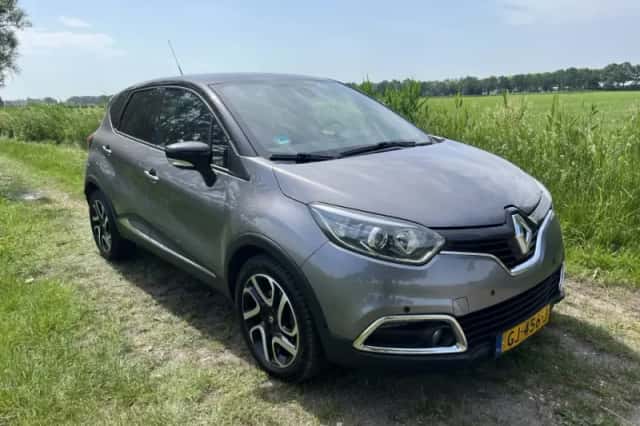 Renault Captur (2015) thumbnail 2