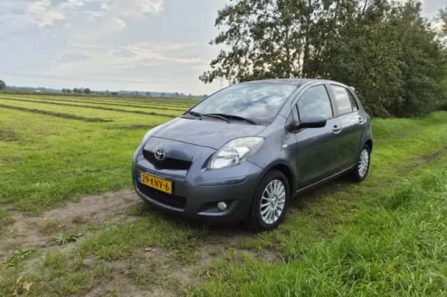 Toyota Yaris (2010) thumbnail 1