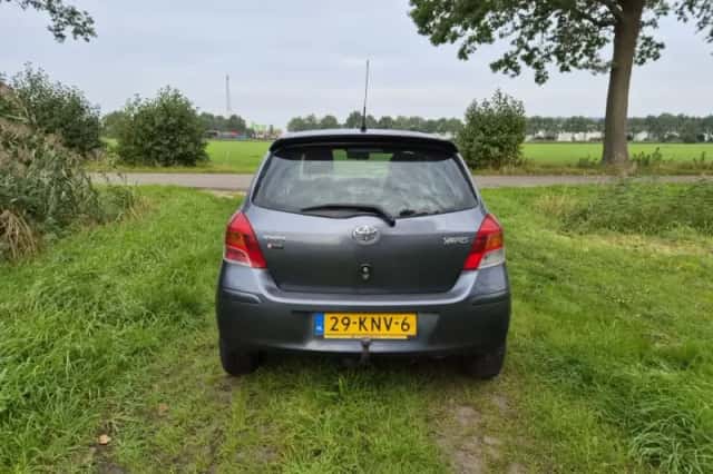 Toyota Yaris (2010) thumbnail 5