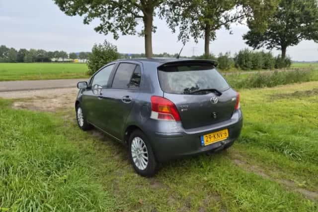 Toyota Yaris (2010) thumbnail 6