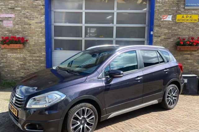 Suzuki SX4 S-Cross (2015) thumbnail 1