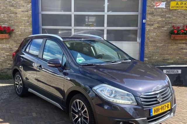 Suzuki SX4 S-Cross (2015) thumbnail 3