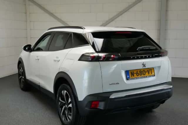 Peugeot 2008 (2022) thumbnail 3