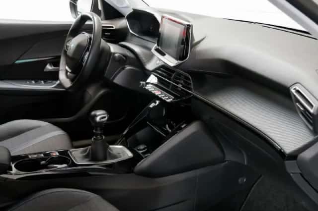 Peugeot 2008 (2022) thumbnail 4