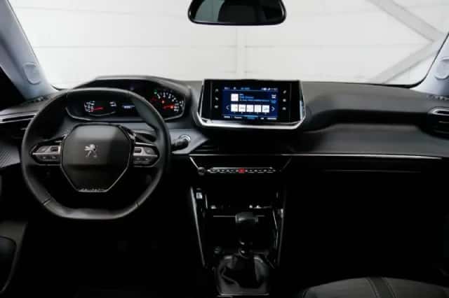 Peugeot 2008 (2022) thumbnail 5