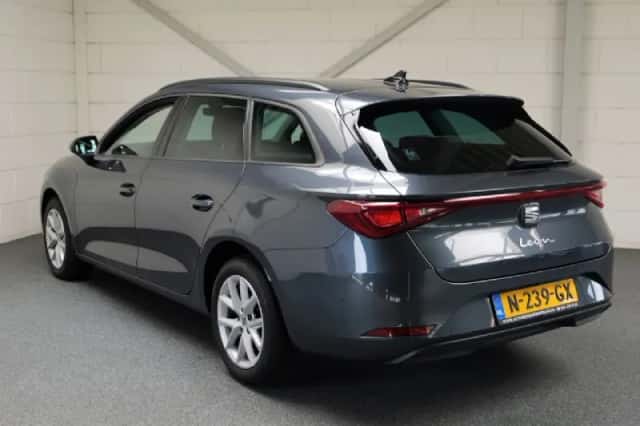 SEAT Leon (2021) thumbnail 3