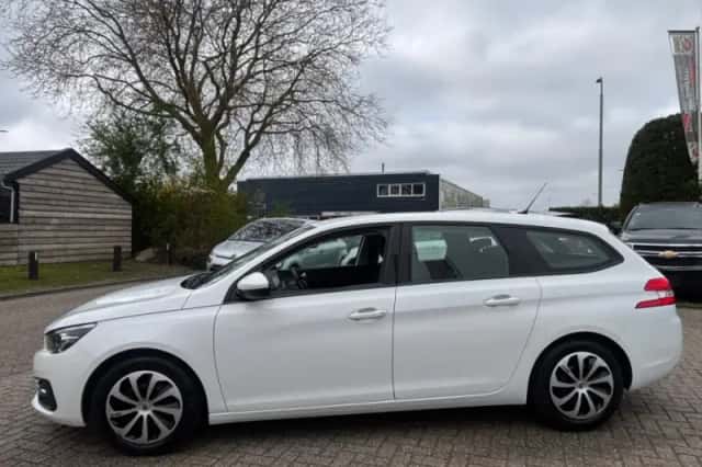 Peugeot 308 (2018) thumbnail 4