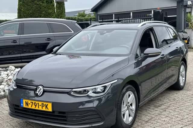 Volkswagen Golf (2021) thumbnail 1