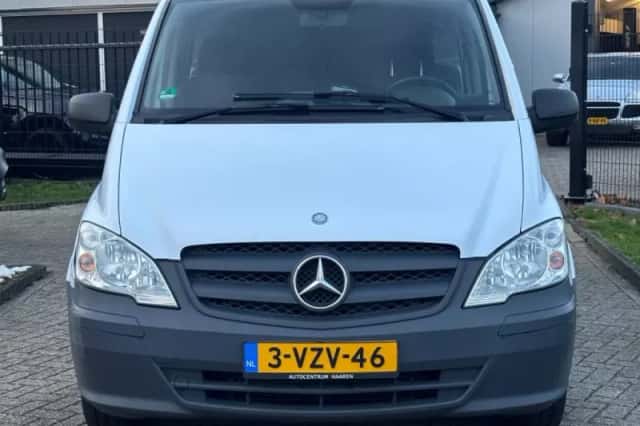 Mercedes-Benz Vito (2012) thumbnail 2