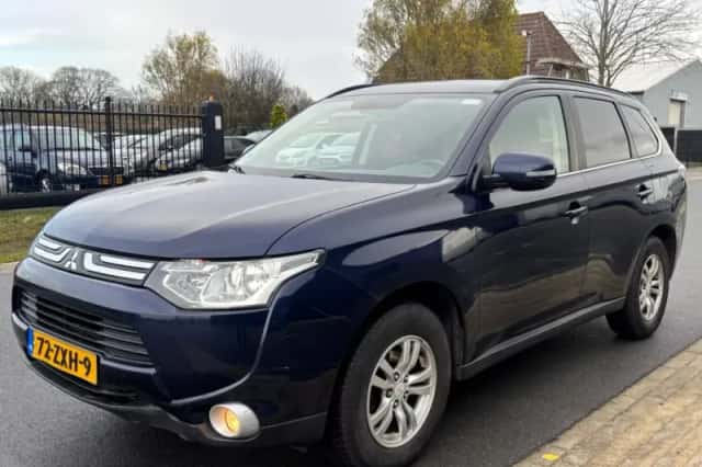Mitsubishi Outlander (2013) thumbnail 1