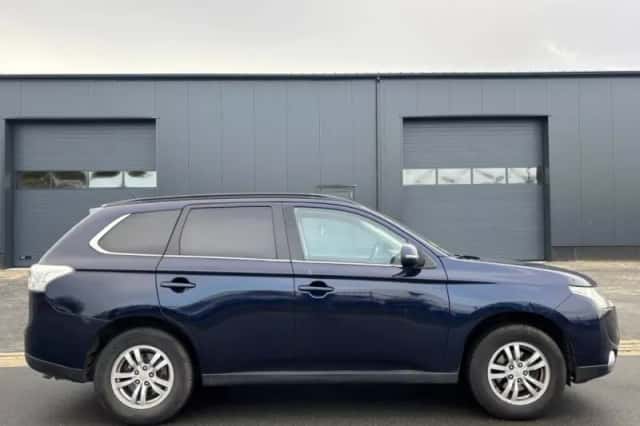 Mitsubishi Outlander (2013) thumbnail 3