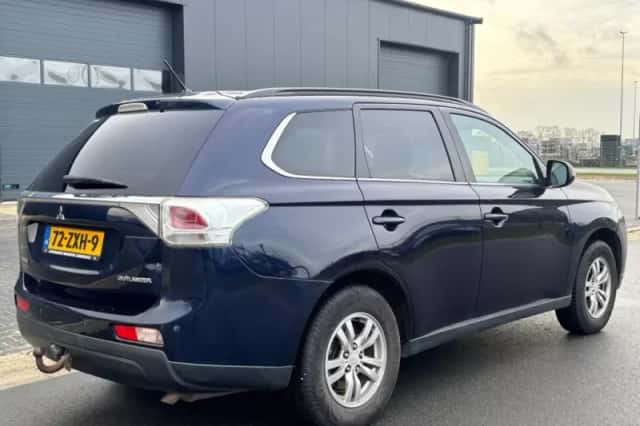 Mitsubishi Outlander (2013) thumbnail 4