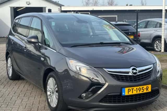 Opel Zafira (2016) thumbnail 3