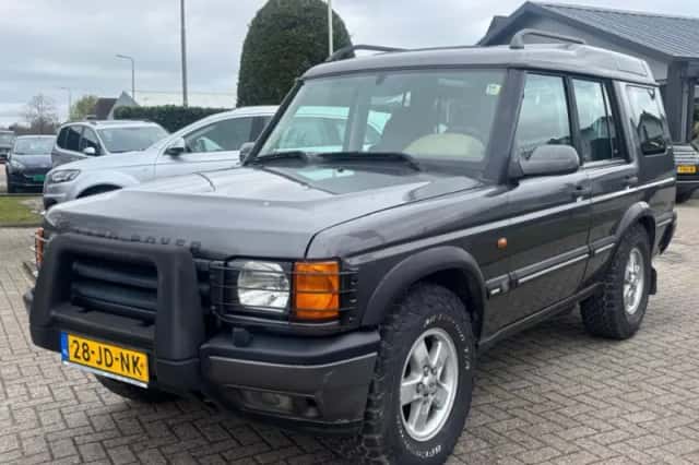 Land Rover Discovery (2002) thumbnail 1